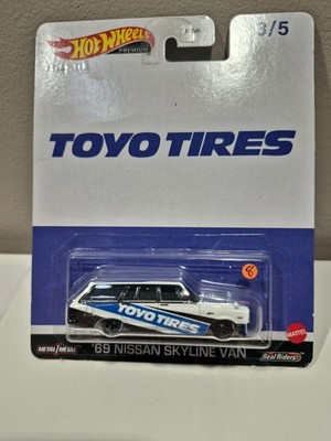 Hot wheels premium Toyo Tires  69 Nissan skyline Van G12