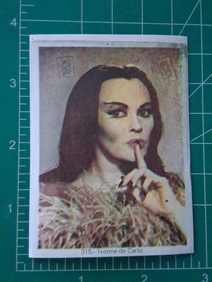 1973 ESTRELLAS DE TV SHOW Y CINE CARD THE MUNSTERS SHOW LILY YVONNE DE CARLO