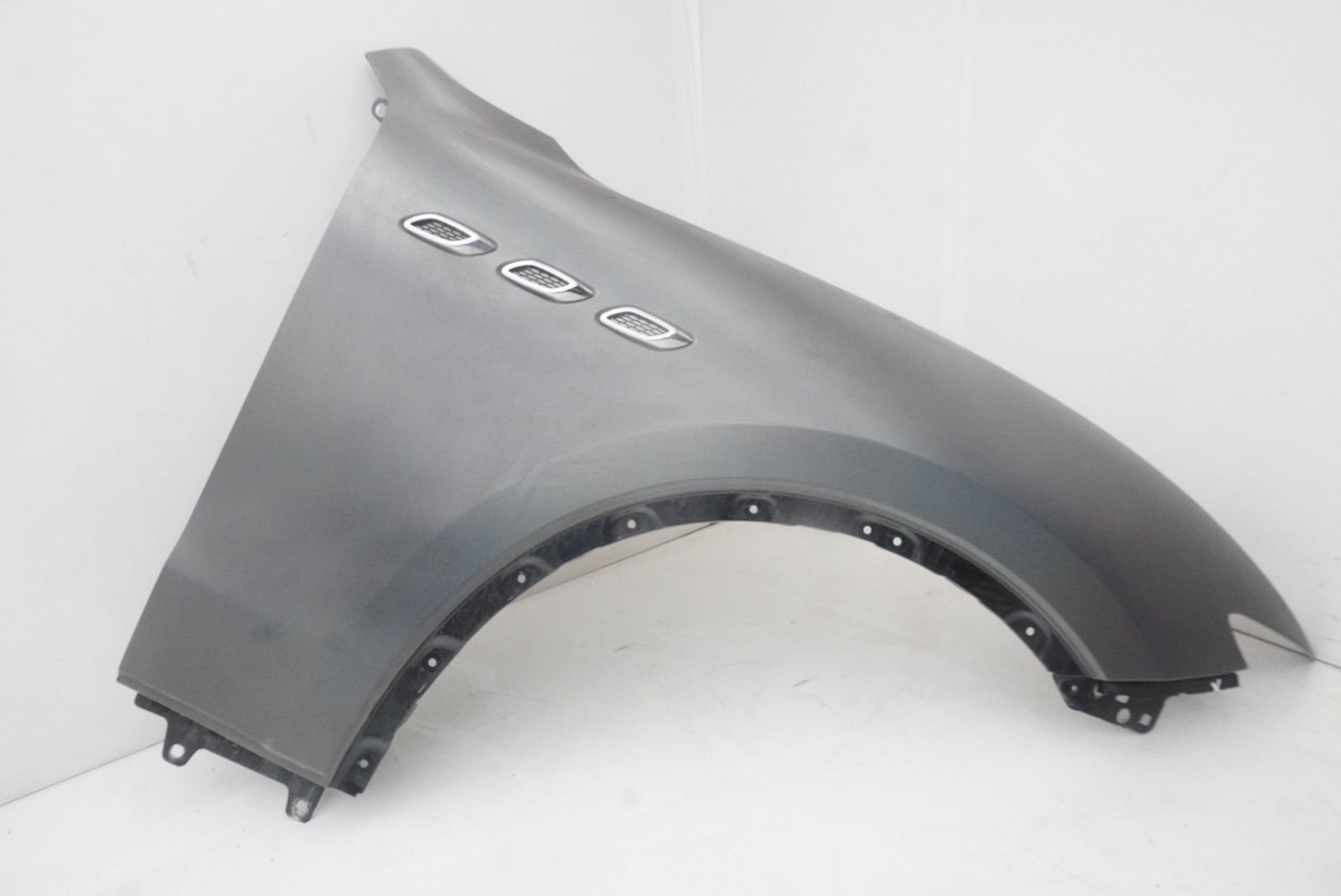 Maserati Levante 2019 Front Right Wing P/N 673005578