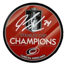 2017-18 Fanatics Under Wraps NHL Series 1 Autographed Hockey Puck 5