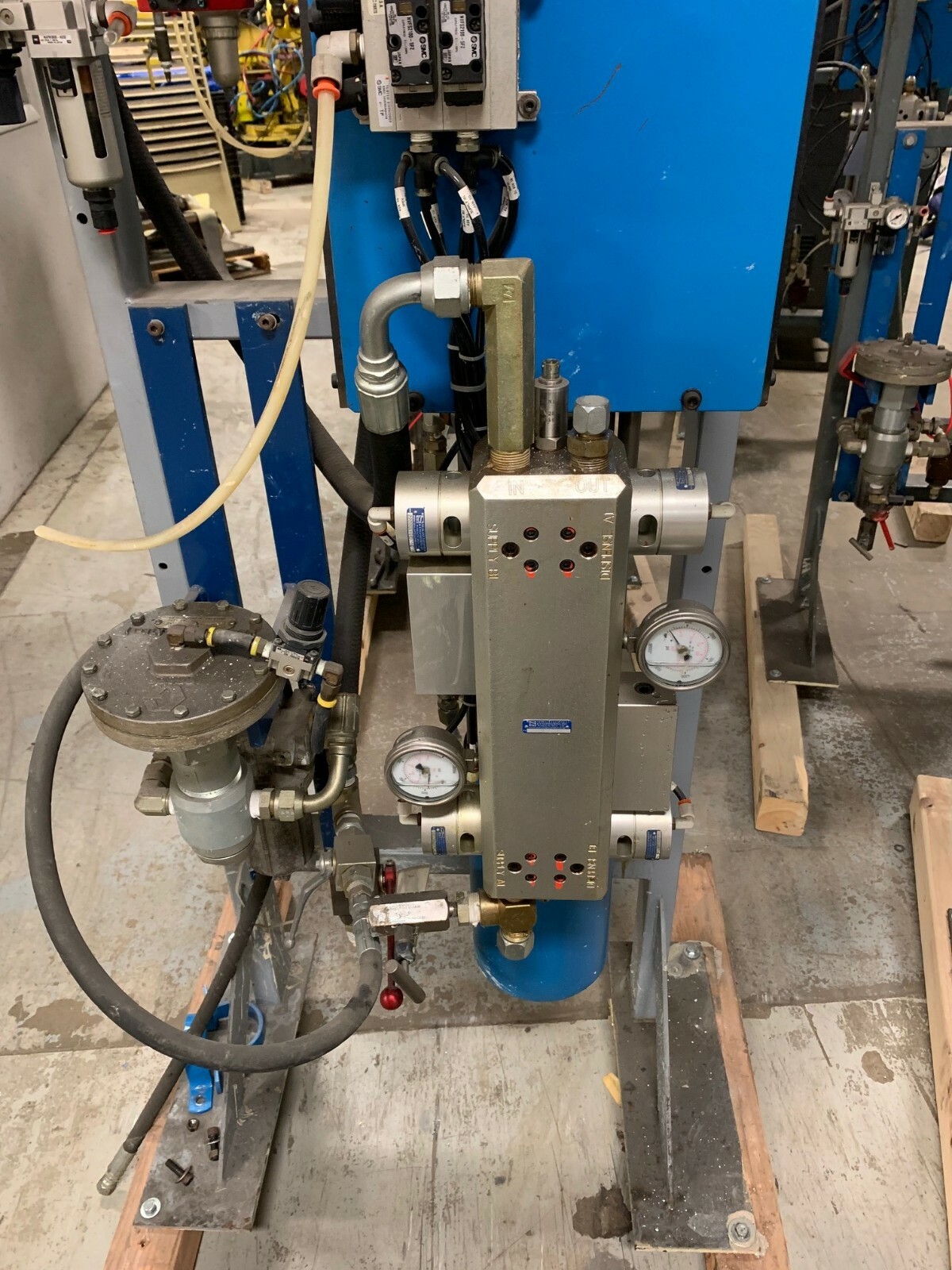 SEALANT EQUIPMENT & ENGINEERING SERVO DRIVEN ROBOTIC SEALANT APPLICATOR