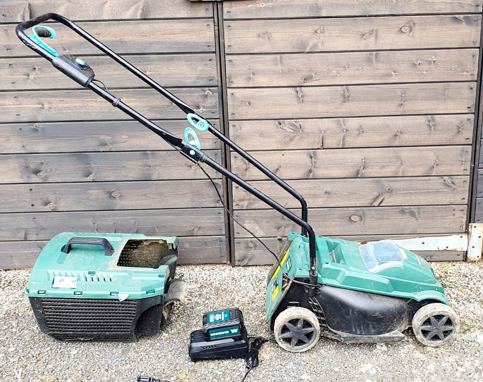 McGregor 32cm Cordless Lawnmower, 21.6V with Battery and Charger, 30L