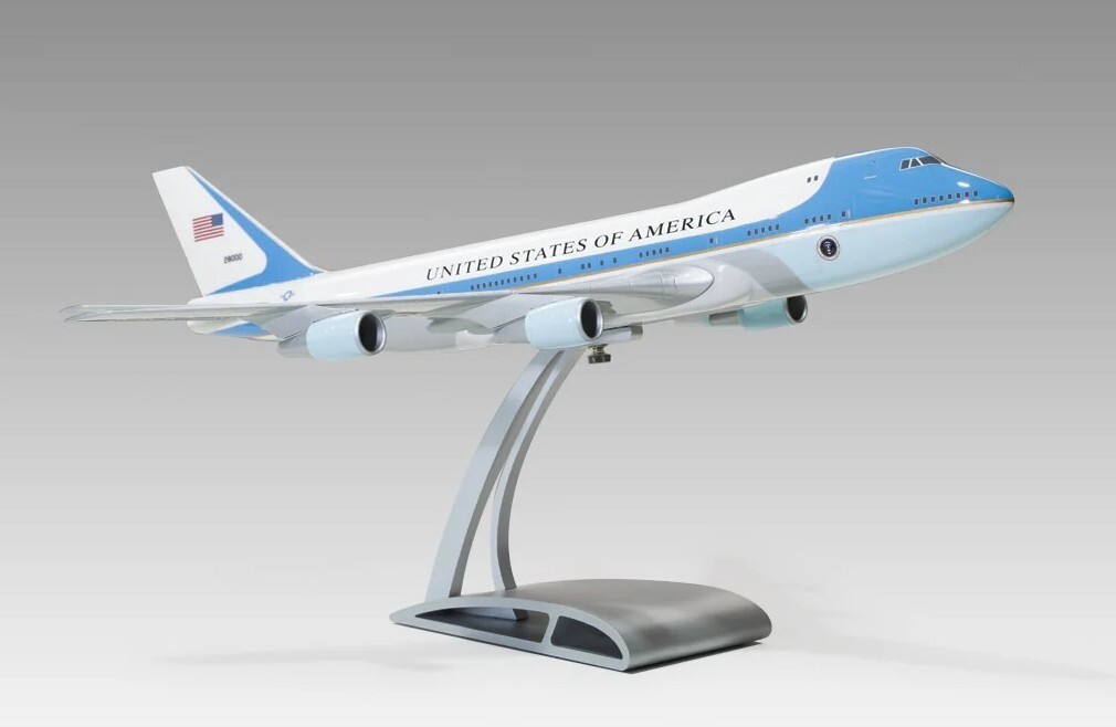 PacMin USAF Air Force One Boeing VC-25 747-200 28000 Desk 1/144