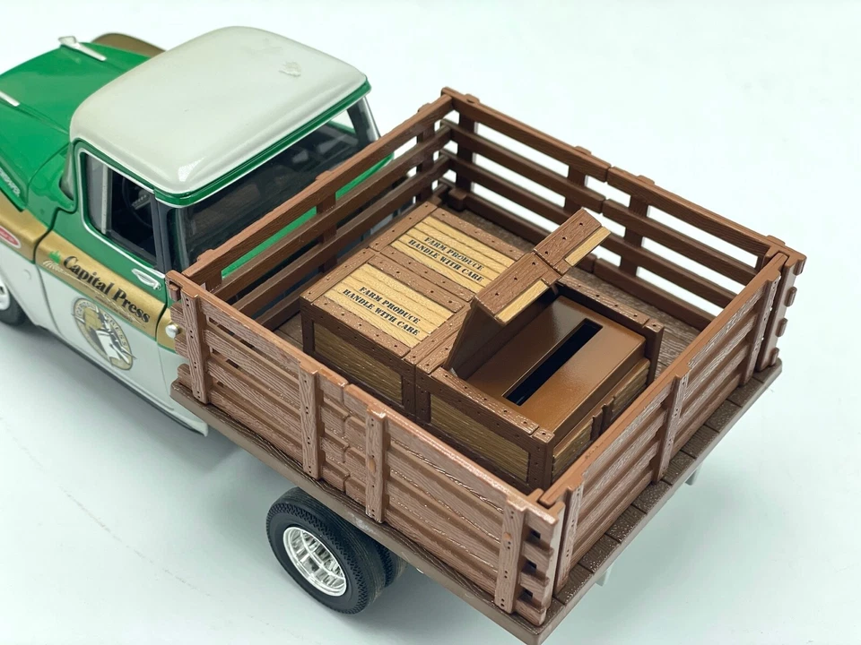 Banco de metal fundido a presión ultra raro Capital Press 1957 Chevy plataforma de estacas #78041 SpecCast Foto 4 de 4