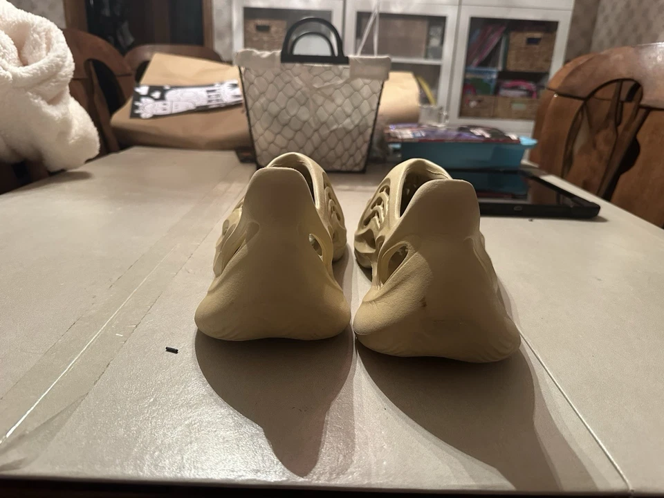 Tenis Yeezy Foam Runner para hombre azufre talla 12 usadas sin caja Foto 4 de 4