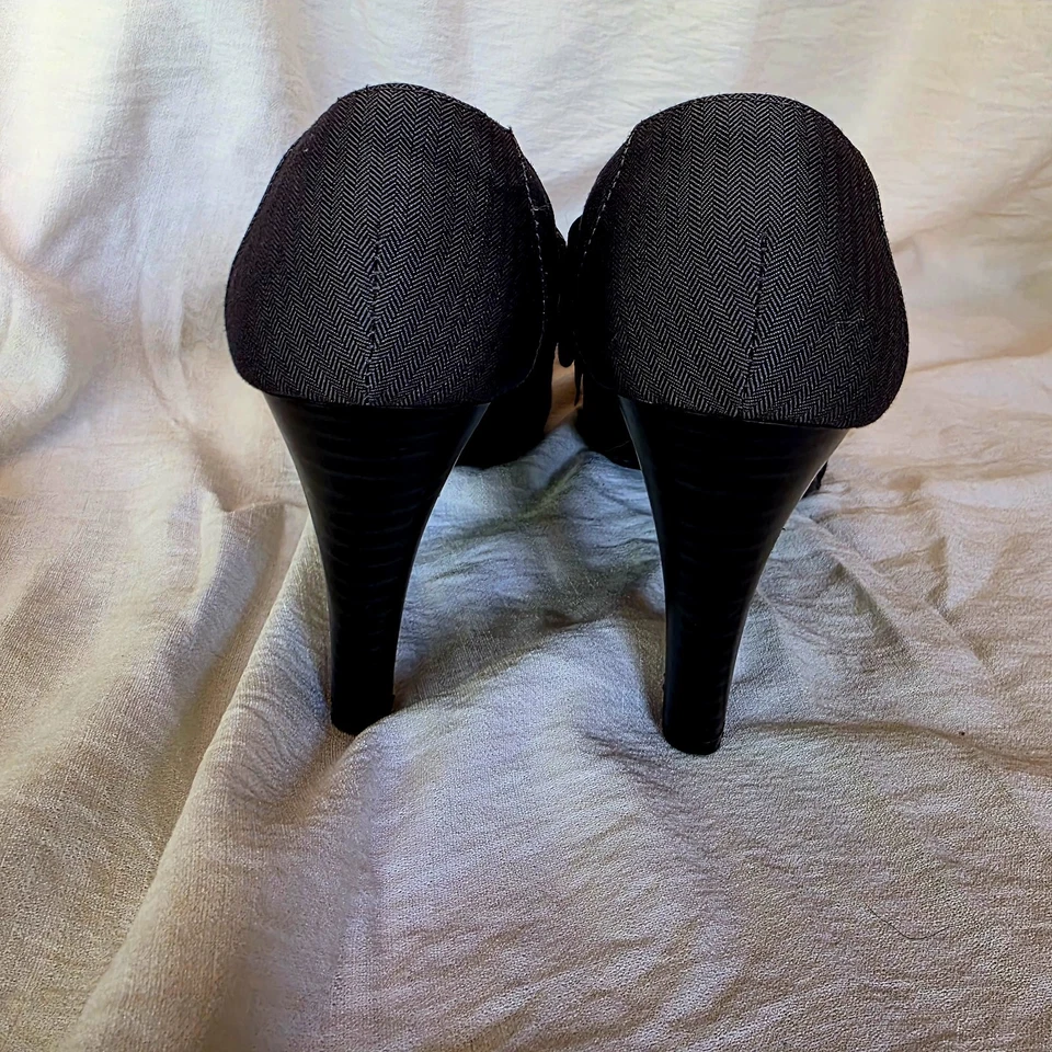 Ann Marino 6 1/2 Retro Ribbon Toe Tear Drop Cut Out Pumps Heels Black Gray 40s - Image 4 of 4