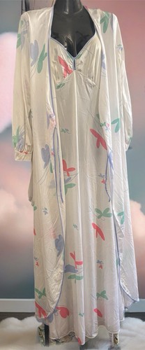 Olga Vintage 2 Piece Nightgown & Robe