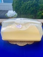Tupperware Cake Taker Rectangle Cupcake Carrier Sunny Yellow Clear NEW. BPA FREE