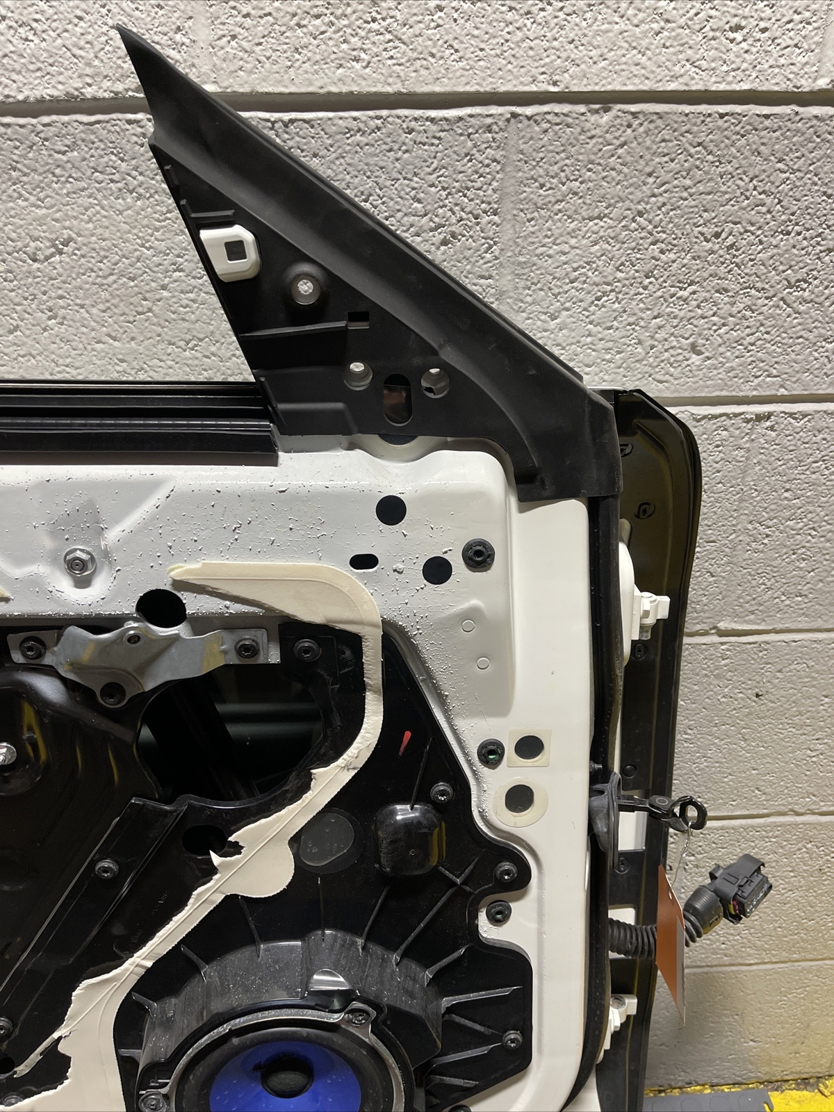 2017-2024 Maserati Levante Front Left Driver Door White Assembly *NOTE OEM