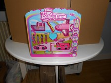 Barbie Mini BarbieLand 4er Pack Puppe & Spielzeugfahrzeug Set mit 4 Mini Puppen NEU