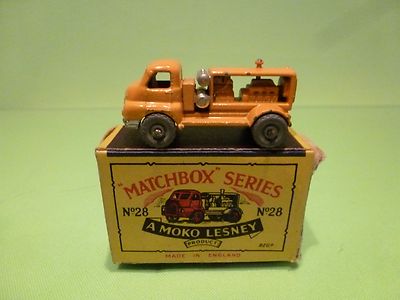 LESNEY MOKO MATCHBOX 28 BEDFORD COMPRESSOR - YELLOW - RARE - GOOD IN BOX - 494