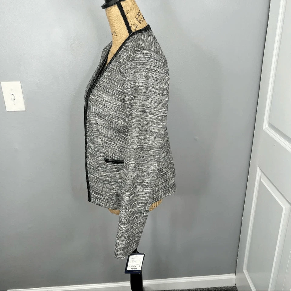 Blazer tamanho 8 Doncaster Collection branco e preto acabamento em couro sintético US$ 475 MSRP NOVO COM ETIQUETAS - Imagem 4 de 4