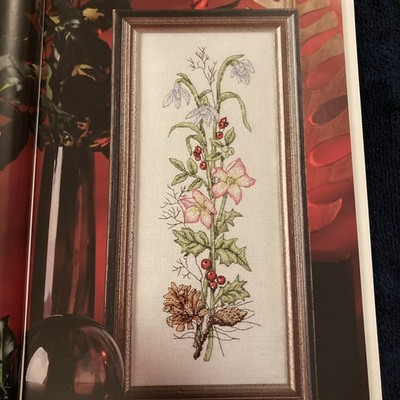 Winterblumen Tannenzapfen Nieswurz Mistel Beeren Kreuzstichkarte