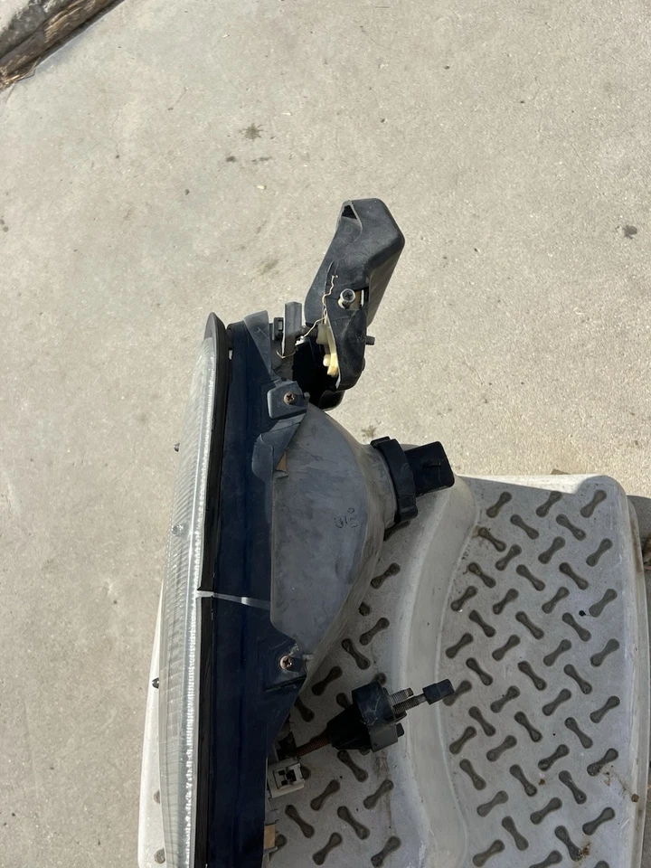 Conjunto de faros laterales para pasajero derecho Nissan NX2000 1993 puede adaptarse a 1991, 1992 Foto 2 de 4