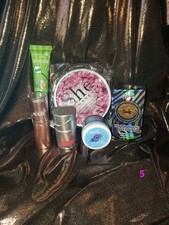 Trendy 6-Piece Beauty Care Set - Ready to Gift Makeup Bundle, Eyes, Lip Gloss,