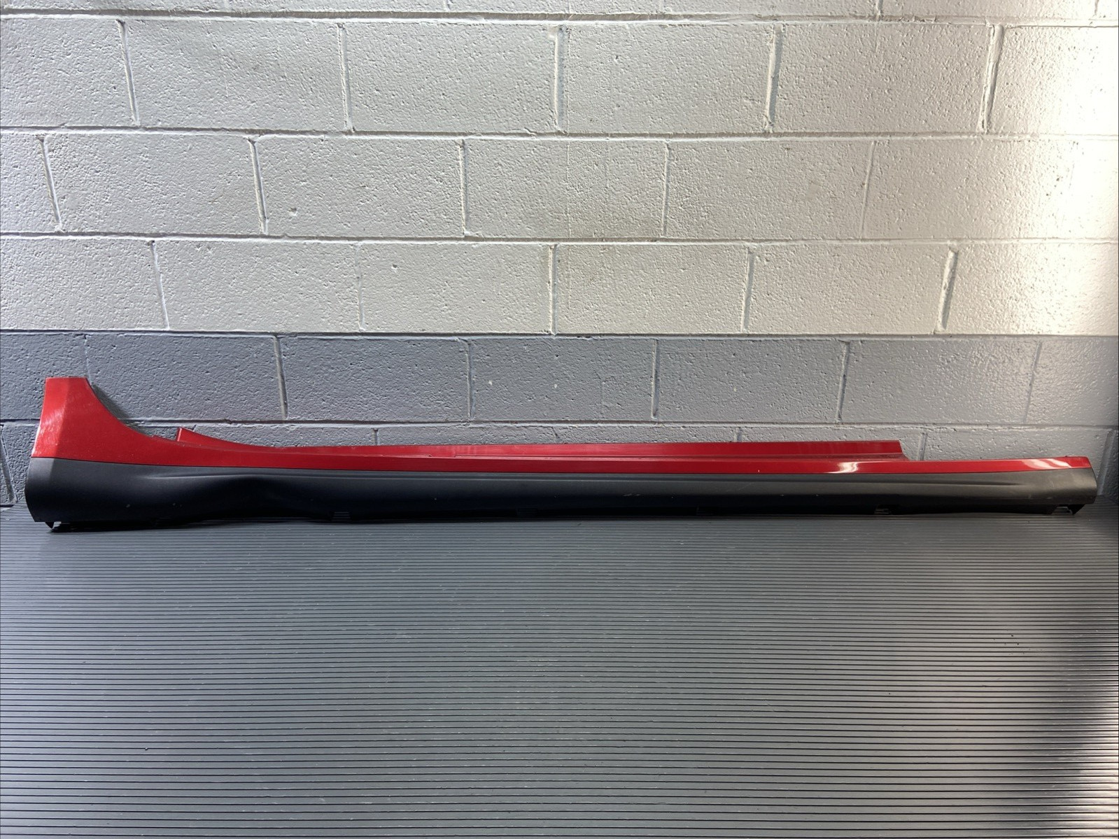 2014-2020 Maserati Ghibli M157 Right Rocker Panel Side Skirt Red OEM *NOTE*