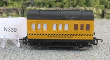Hornby OO 1:76 R.296 Track Cleaning Coach Broken Skids Fair FNQHobbys N330