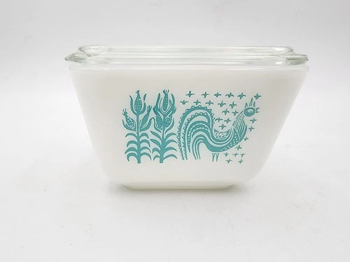 Pyrex 501-B Amish Butterprint Refrigerator Dish 1-1/2 C Turquoise/White with Lid