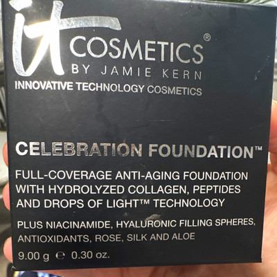 IT Cosmetics Celebration Foundation Anti-Aging Light Medium 0.30 oz