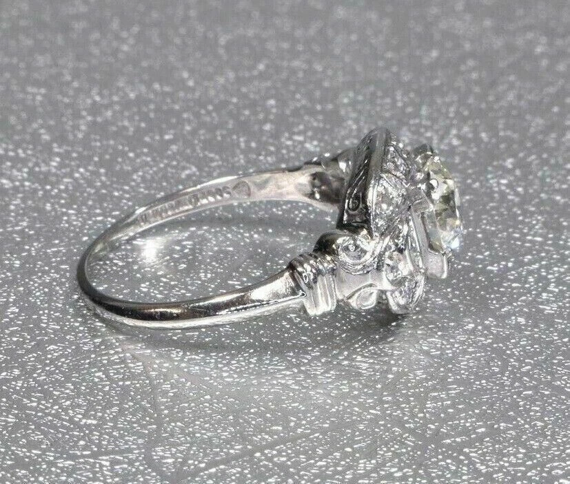 Anillo de boda vintage de diamantes simulados de corte redondo de 2,00 quilates enchapado en oro blanco de 14 quilates Foto 4 de 4