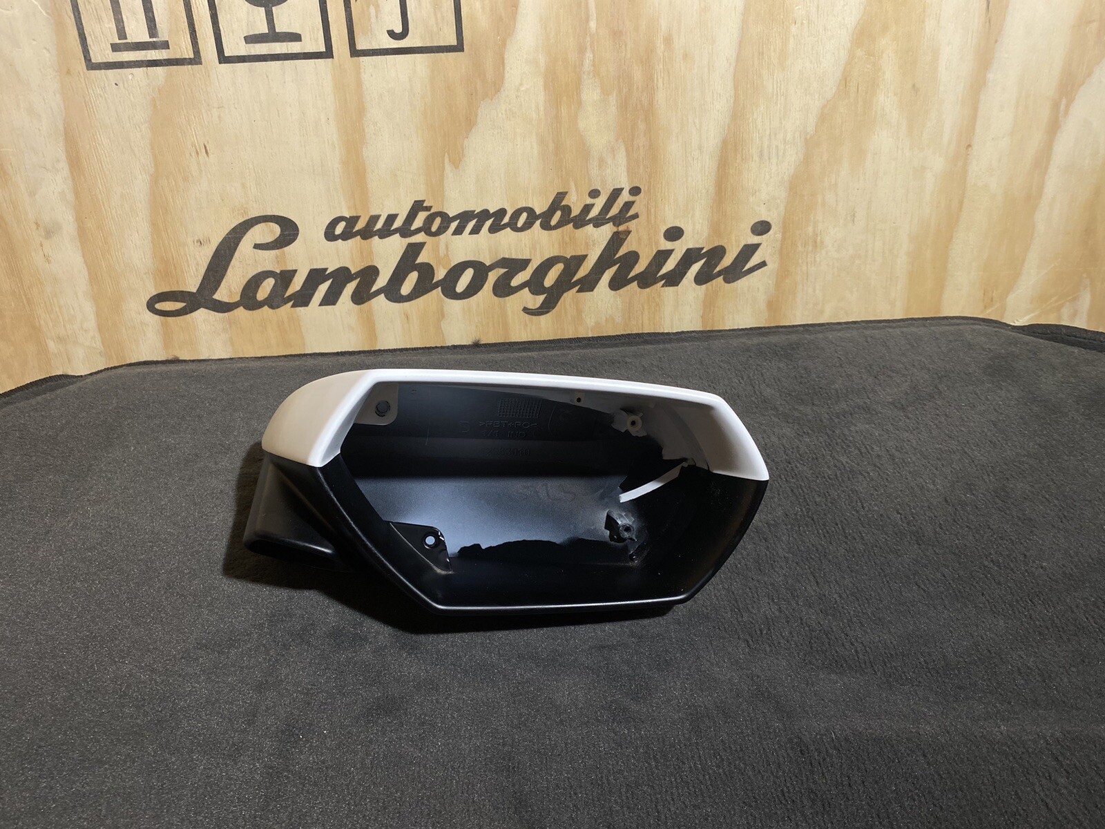 Lamborghini Huracán Right side mirror cover 2015/2024