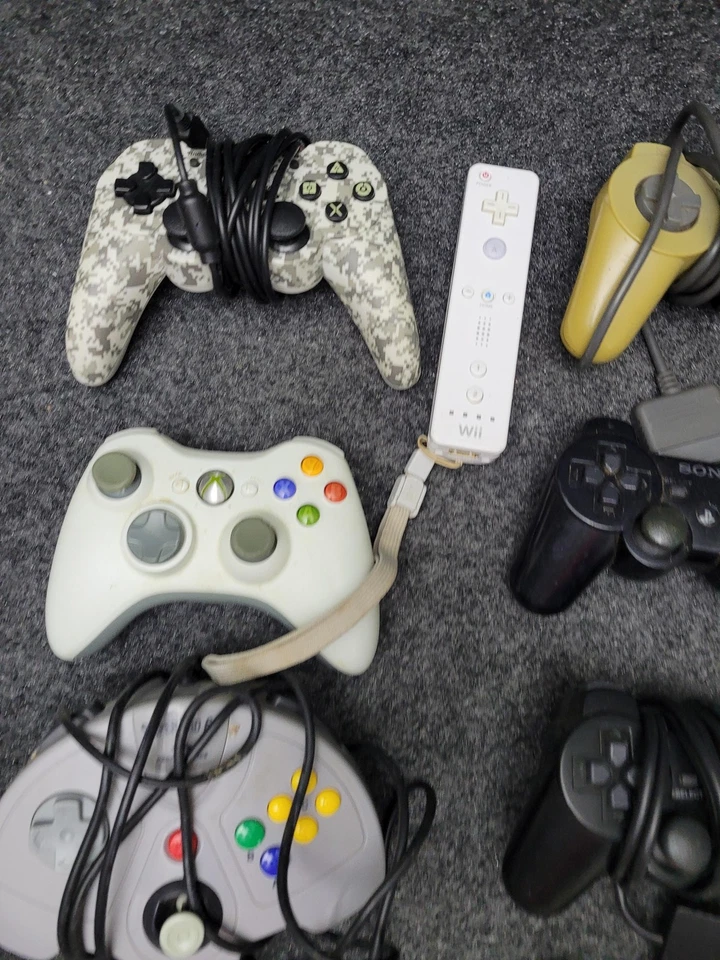 Mixed Video Game Controllers Accessories Lot PS1 PS2 PS5 Xbox 360 Wii N64 Atari - Image 3 of 4
