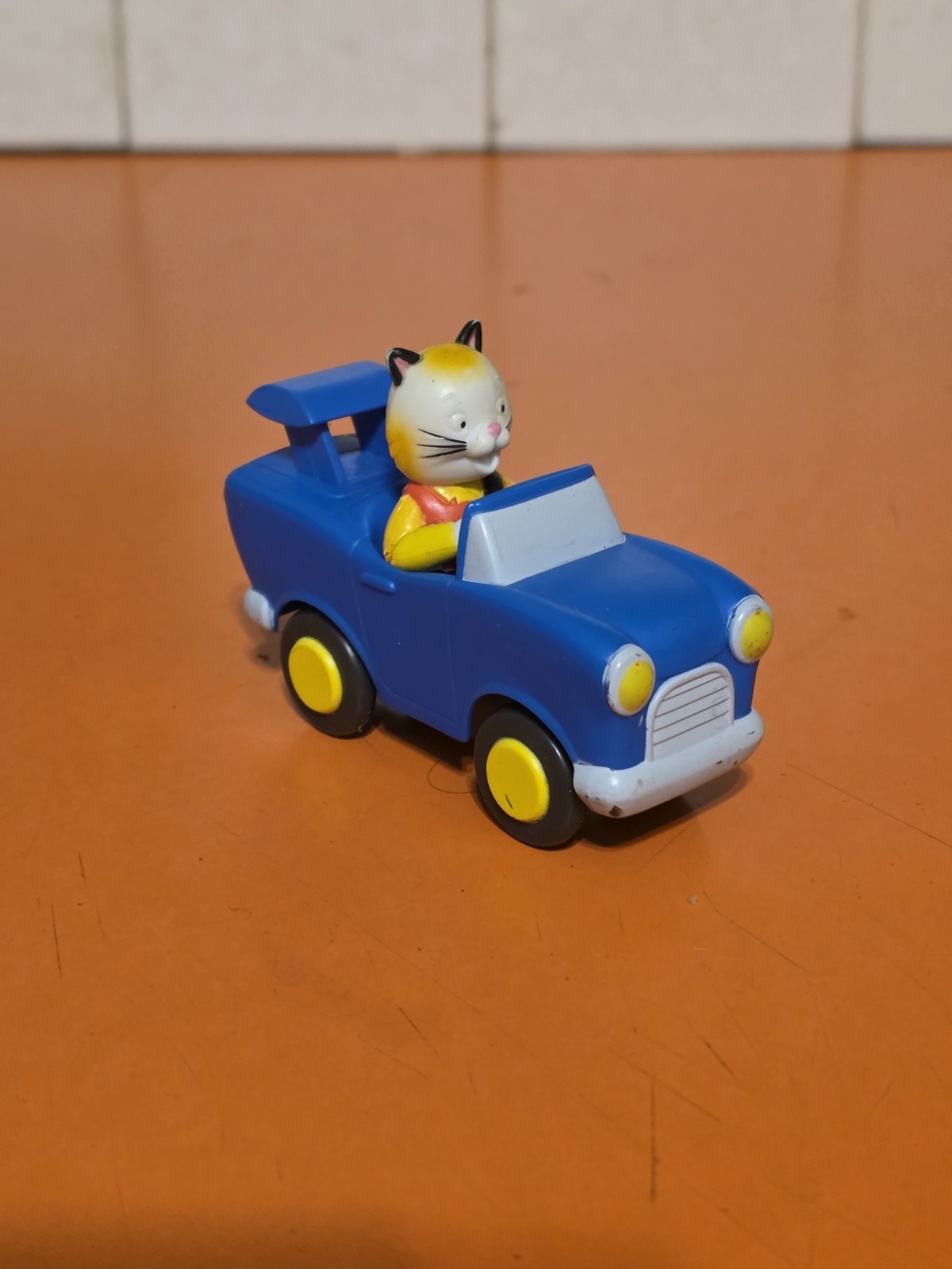 Richard Scarry Busytown Huckle Cat Car Diecast 2011