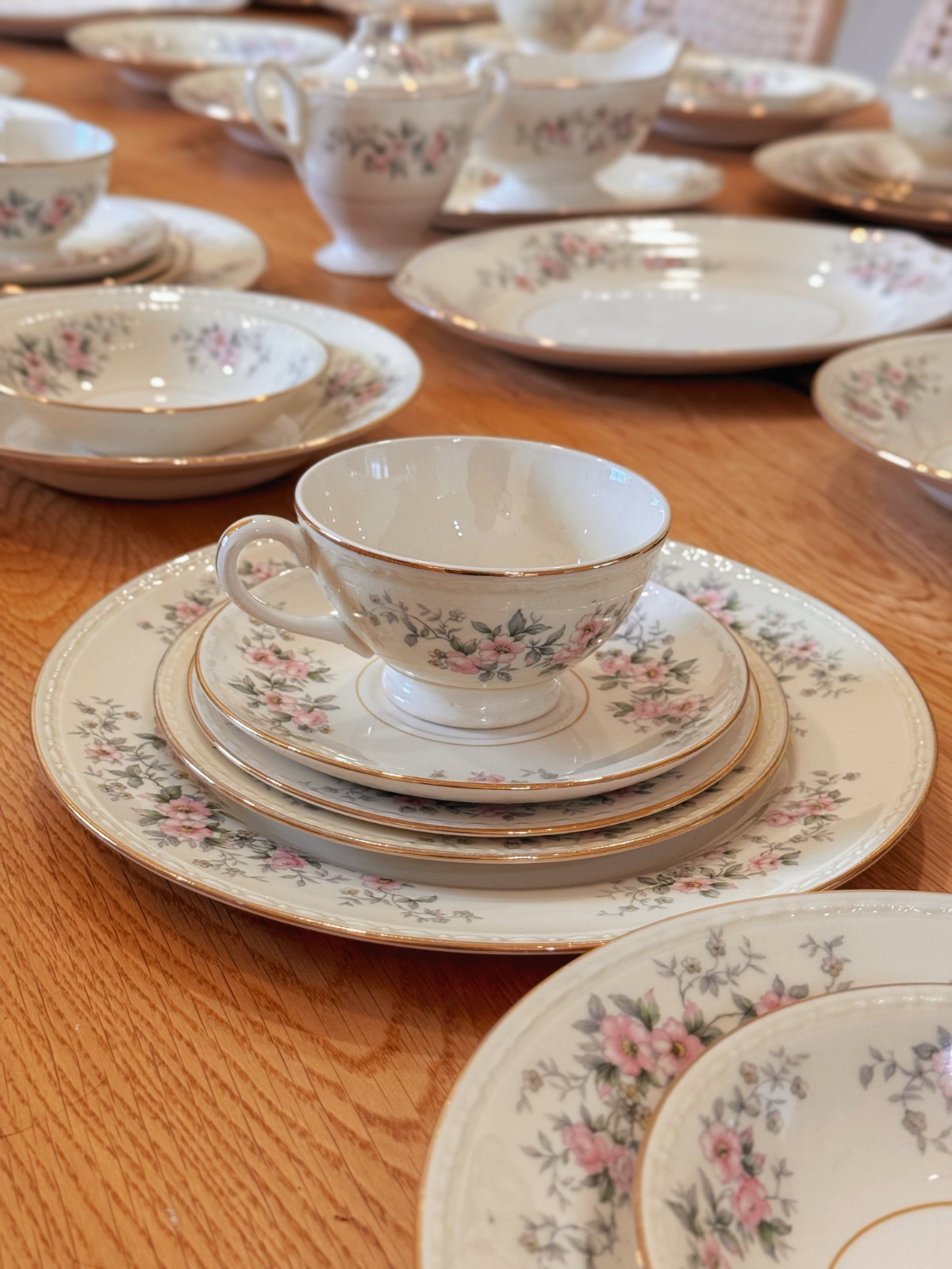 Of 8 Eggshell Georgian Floral China Dinnerware