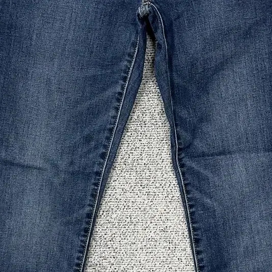 Levi's Women's Casual Cropped Jeans 25 thumbnail 6