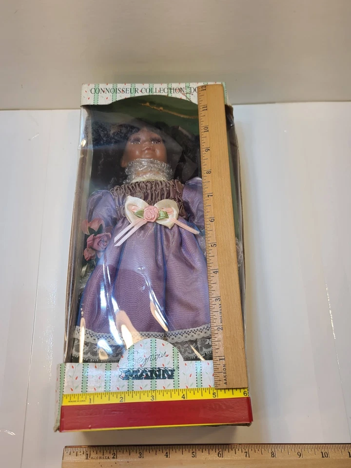 Muñeca afroamericana de porcelana fina colección Seymour Mann Connoisseur en caja Foto 4 de 4