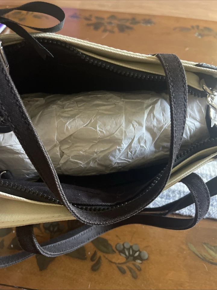 iZak Save The Bees Woman’s Handbag & Shoulder Bag New - Image 3 of 3