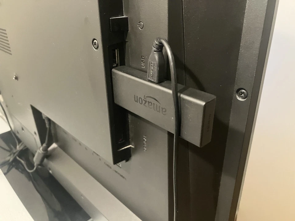 JVC EM33T 32 Inch HD Tv with Fire Stick with Remote No TV Remote! Tested Works - Image 3 of 4