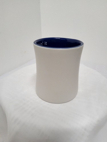 Taza de té de café de cerámica Ensemble Postures 12 oz (Kickin' It) usada en excelente estado - Imagen 4 de 7