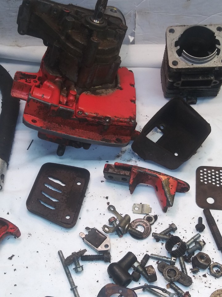 HOMELITE CHAINSAW, MODEL SUPER XL AUTO, PARTS, ALL PARTS IN PHOTOS ARE