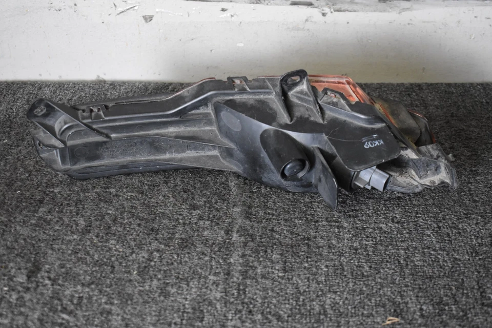 2008-2012 INFINITI EX35 REAR LEFT TURN SIGNAL FACTORY OEM - Image 4 of 4