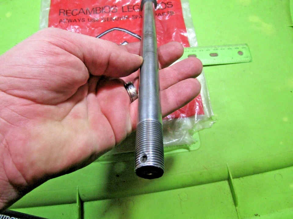 Eje de rueda trasera Montesa 250 Cappra MX p/n 3450.022 y 34.50.022 #2 63M 1971-72 Foto 3 de 4