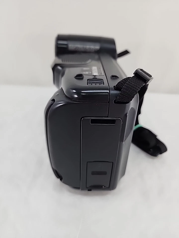 Sharp 8 Viewcam Model VL-E37 Camcorder Tested Works Charger,5 Batteries, Bag - Image 4 of 4