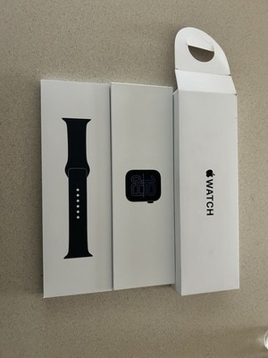 Apple Watch SE 3 44mm Midnight Aluminum Case Silicone Band Model A3328 CEL