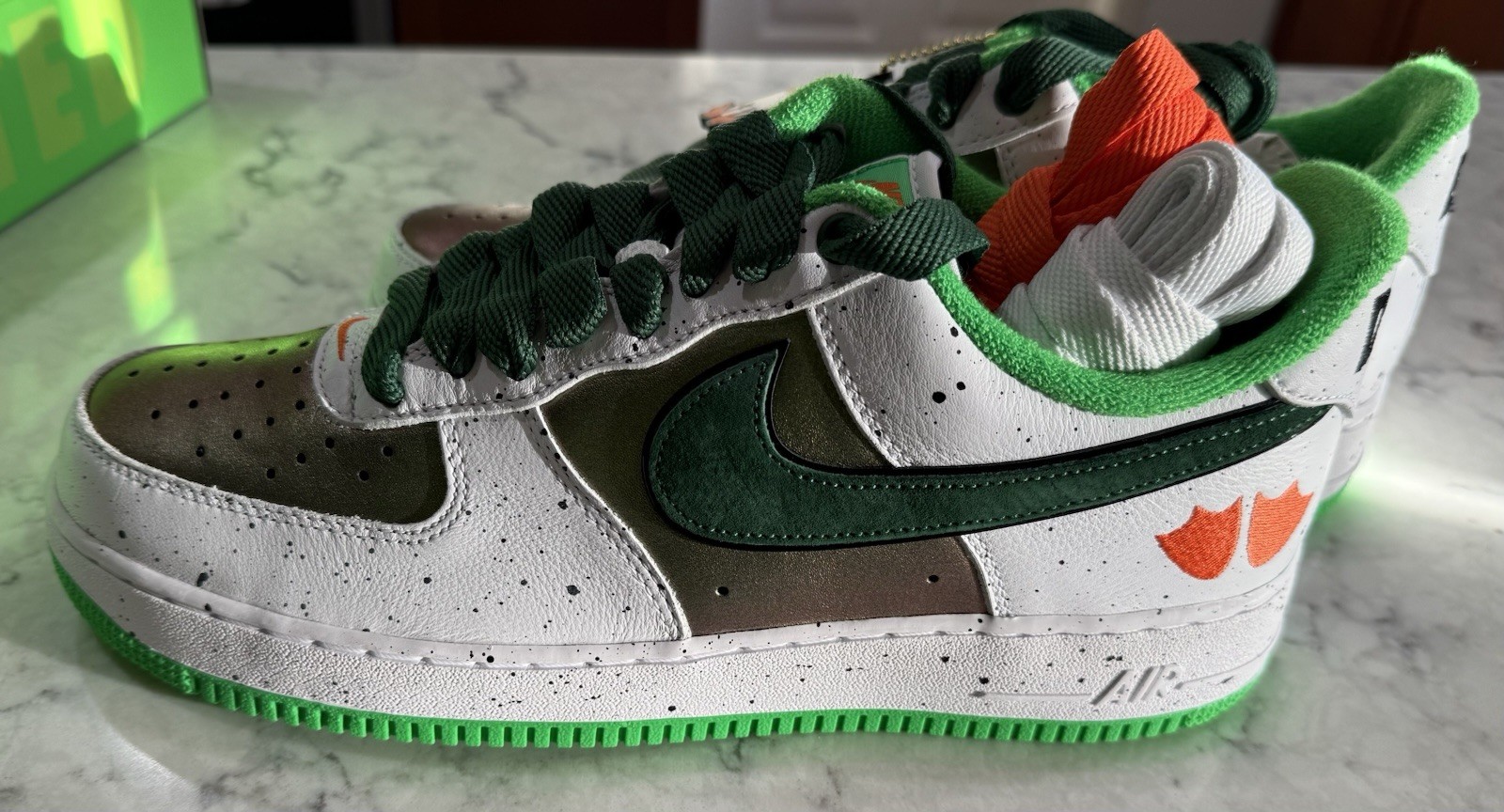 Nike Air Force 1 Low Ducks of a Feather Oregon Duck/Egg IU7613-100 Sz 10M/11.5W thumbnail 3