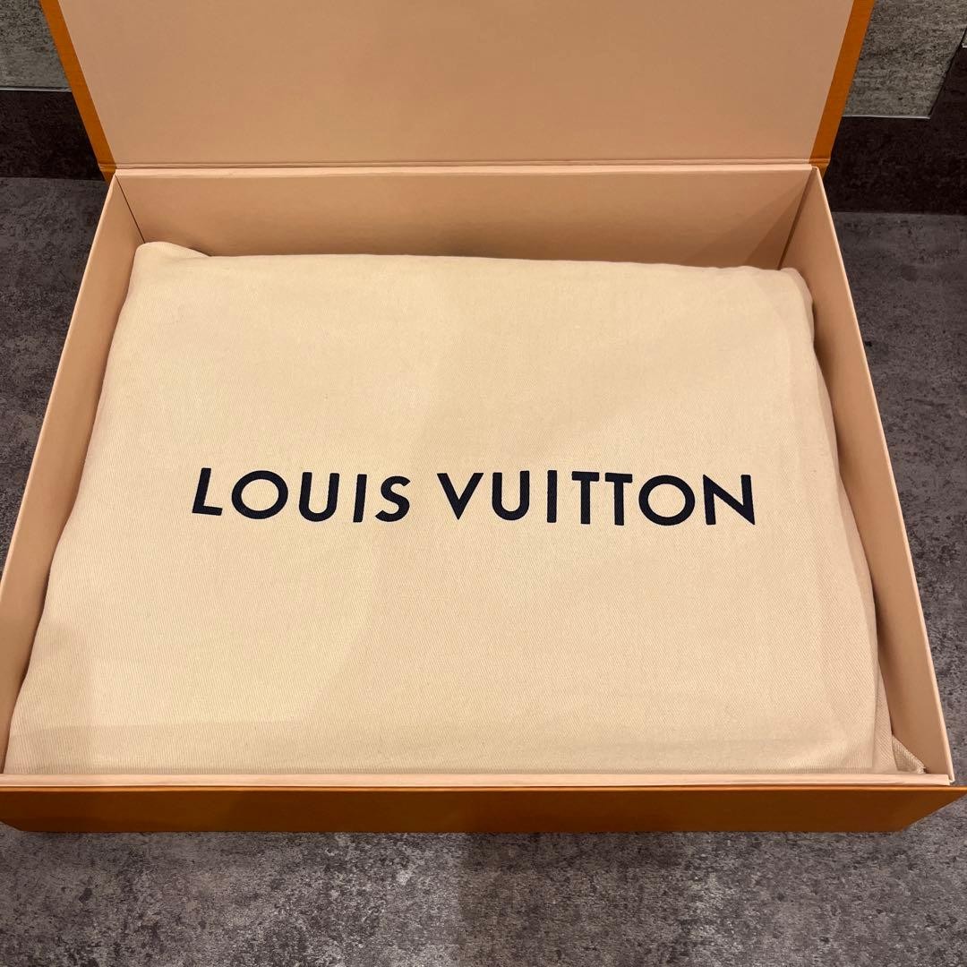 Louis Vuitton LV Monogram Folder Mark - image 6
