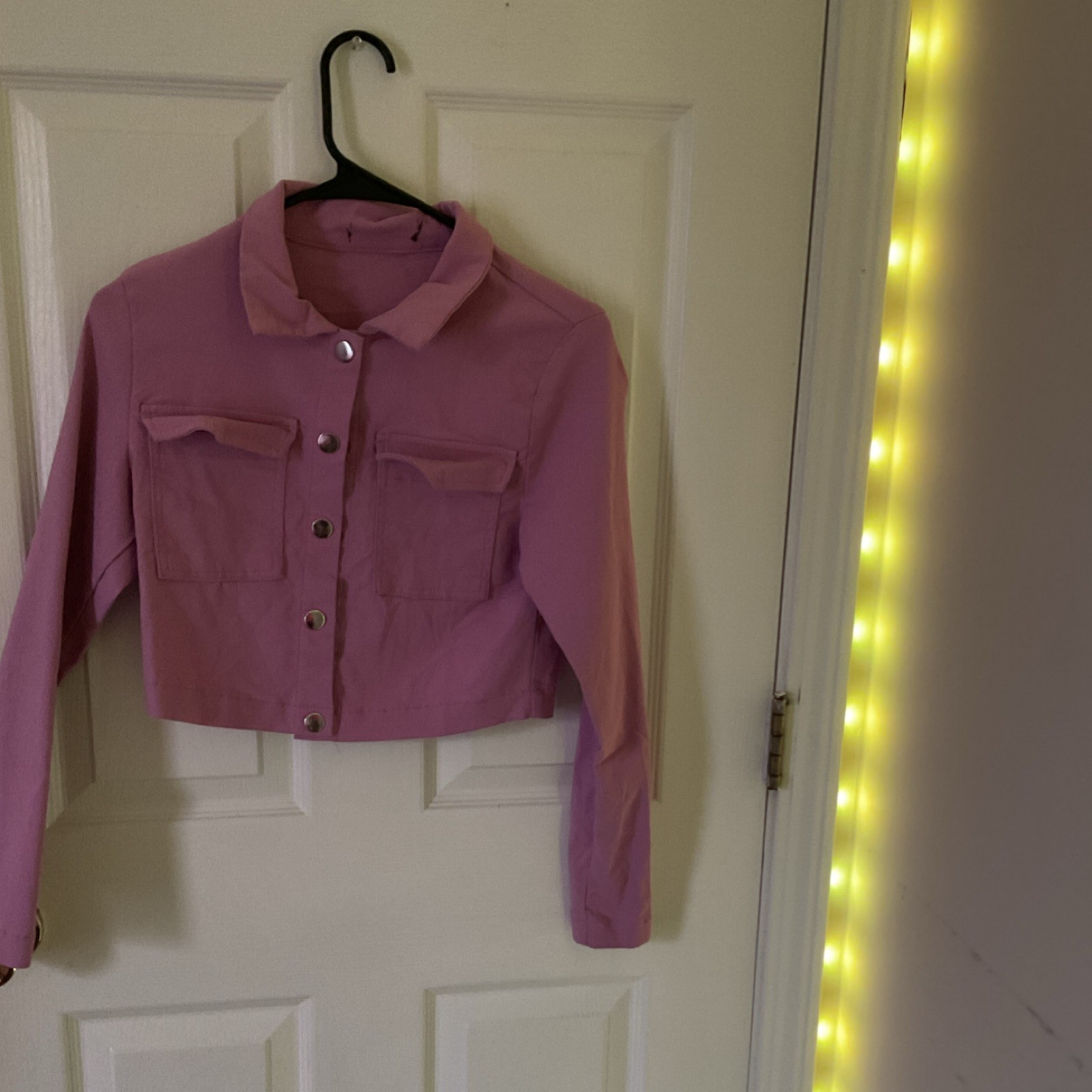 Pink Cropped Button-Up Collared Women's Jacket with Front Pockets Long Sleeve