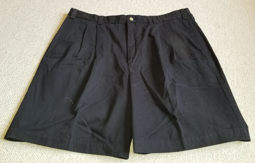 Neu mit Etikett Herrenshorts - Ashworth - Golf - schwarz 100 % Baumwolle "knitterarm" Chino - 40