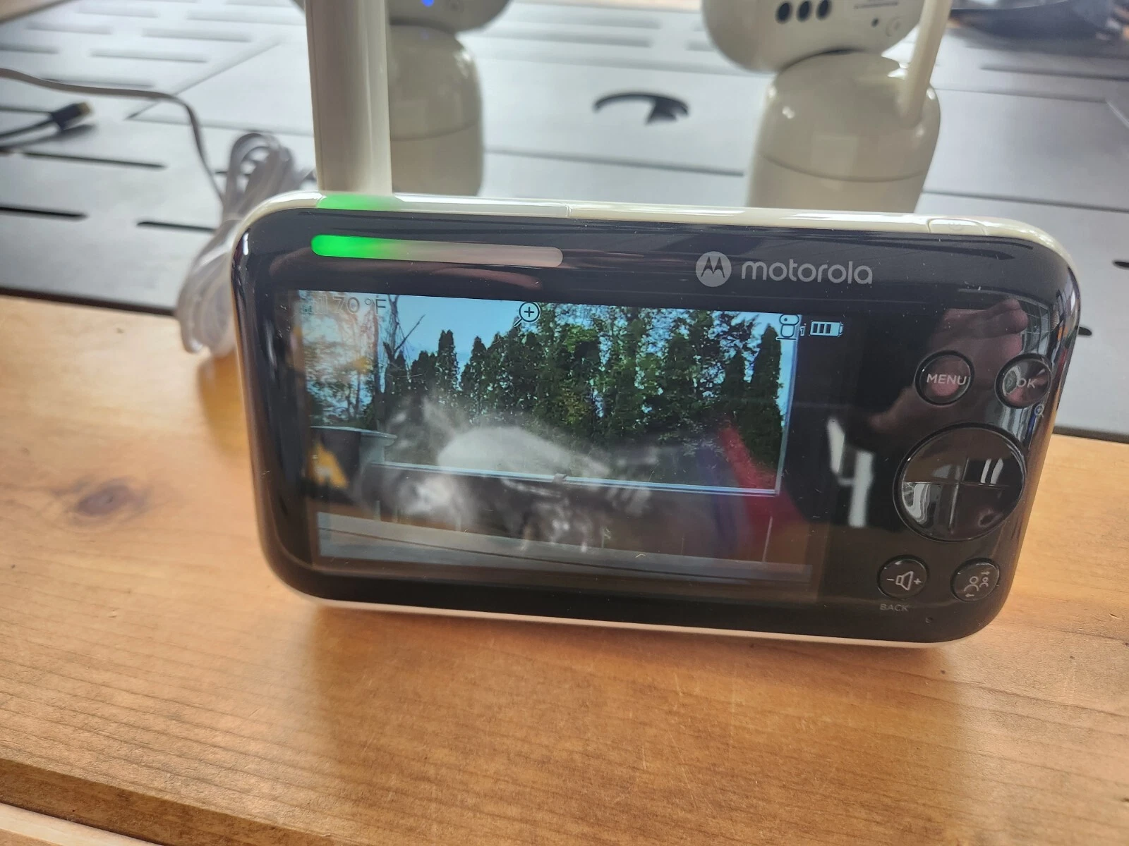 Motorola PIP1610 - Dual 5" Screen Camera & Video Baby Monitor