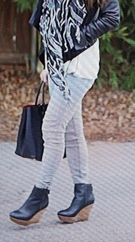 Elaine Turner Womens Skylar Wedge Bootie Black Zip Up Back Platform Size 7.5 - Image 2 of 4