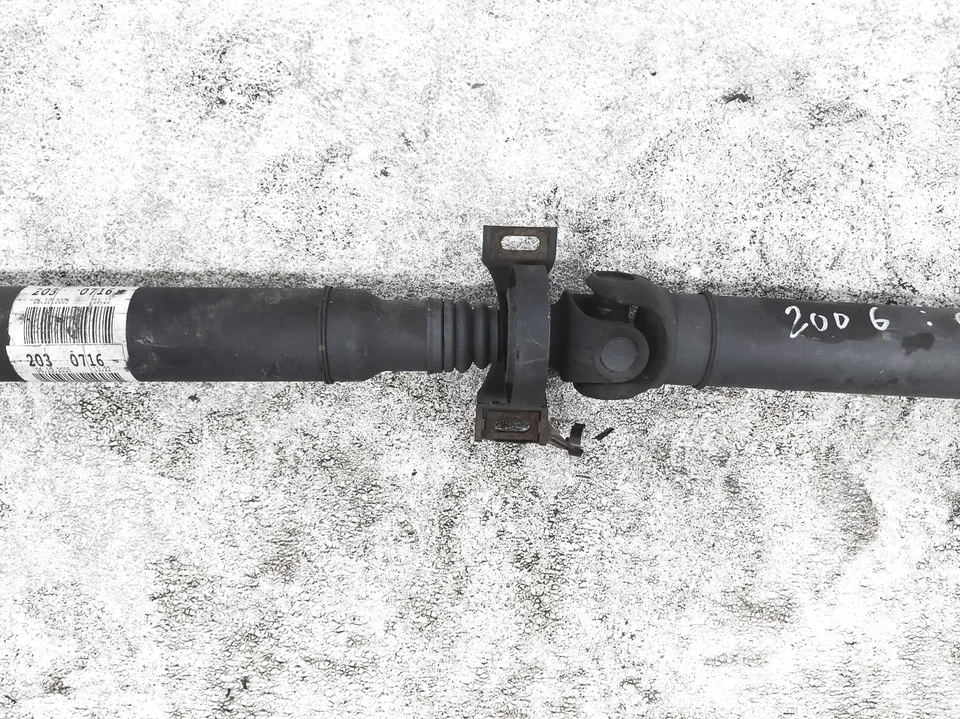 Mercedes-Benz C280 2006-2007 tracción trasera eje de hélice eje de transmisión 203-410-07-16 Foto 4 de 4