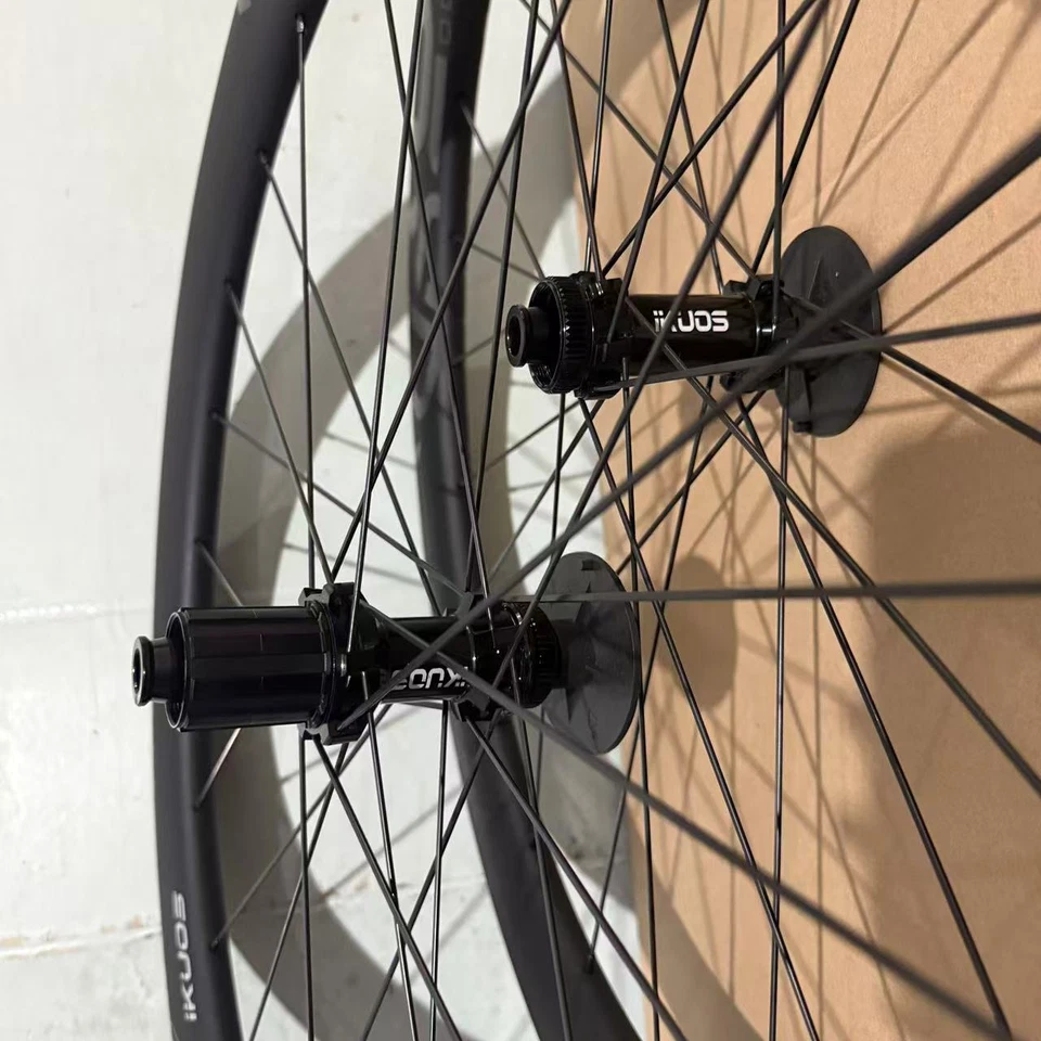 Juego de ruedas de carbono IKUOS Road 700c 50/55/65 mm cubiertas freno de disco eje pasante Foto 3 de 4