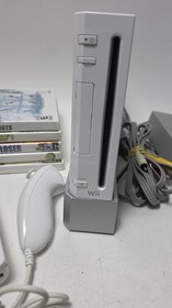Nintendo Wii Console RVL-001 w/ OEM Controller & Cables + 5 Games