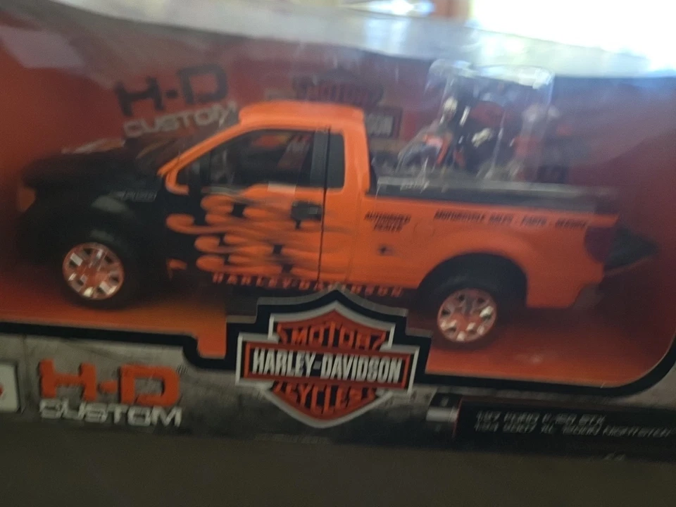 Maisto 2010 Ford F-150 STX Harley Davidson Die Cast with Motorcycle, Scale: 1/27 - Image 2 of 4