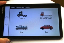 Garmin dezl OTR700 (010-02313-00) 7'' GPS Truck Navigator - YELLOW SCREEN - READ