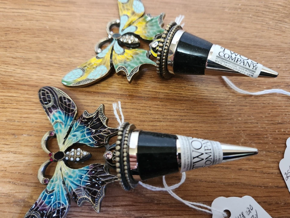 2 TAPONES PARA BOTELLAS ESMALTE BUTTERFLY TWOS CO. Foto 4 de 4